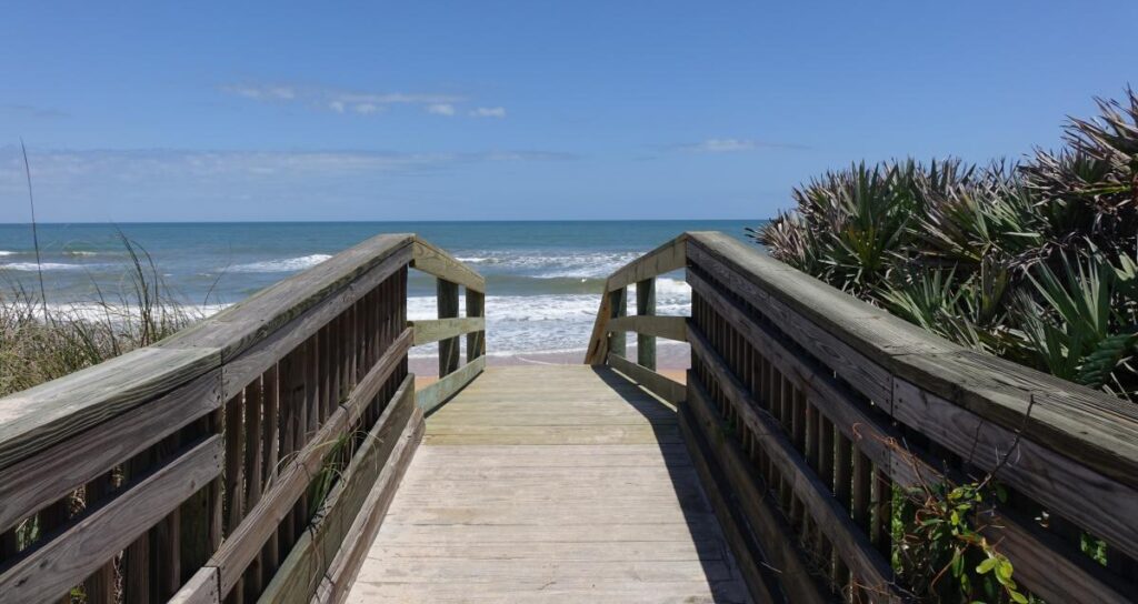 FLAGLER FL, varn park WALKWAY TO OCEAN WITH VIEWS OF OCEAN AND BEACH